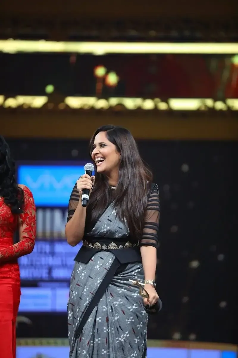 Bharath Model Anasuya At SIIMA Awards In Black Saree